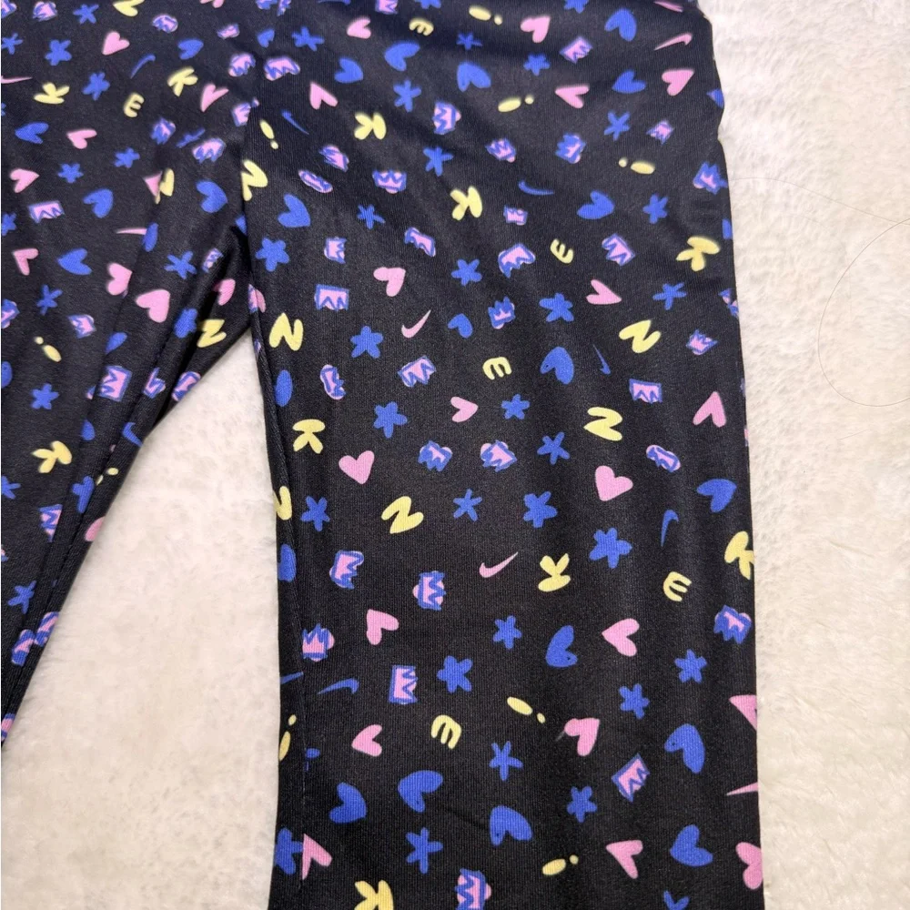 NWT- Nike Girls' Toddler Essentials All-Over Print Femme Sweatshirt/Leggings 4 - Picture 9 of 10